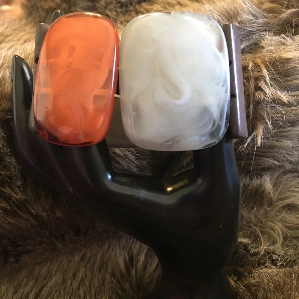 Chunky wood and resin stretch bracelet